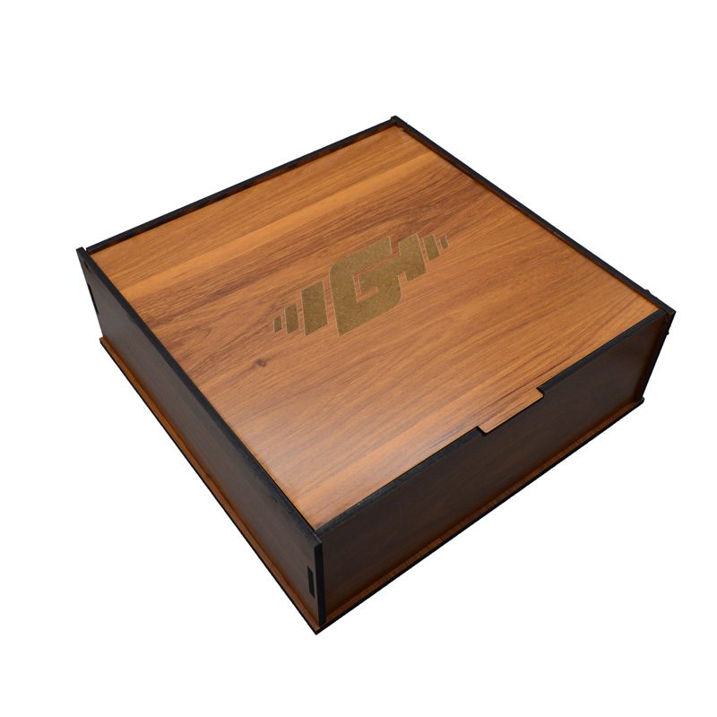جعبه کادویی گیشا اسپرت مدل 1400 ابعاد 27*27*8.5 سانتی متر