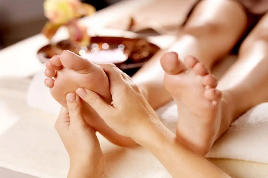 مزایای ماساژ دادن کف پا